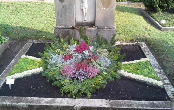 friedhofsbepflanzung_grabbepflanzung_friedhofsgaertnerei_grabneuanlagen_nuernberg_03.jpg